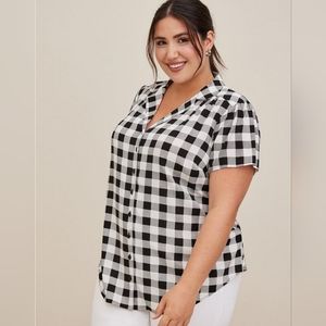 Torrid sz0 (szL) Rayon slub black and white gingham button shirt EUC